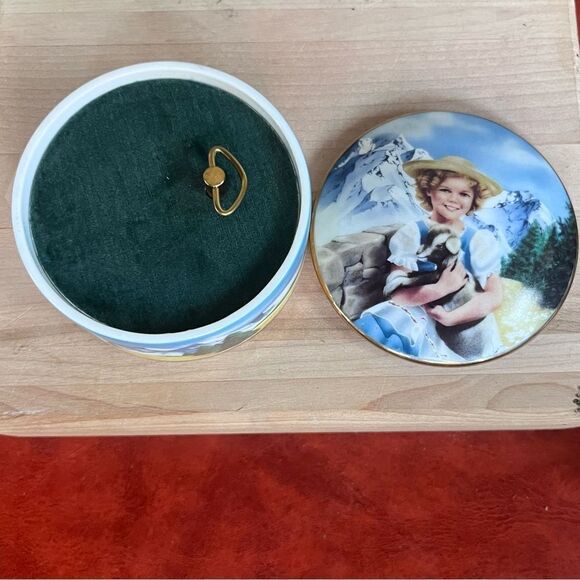 Danbury Mint Shirley Temple as Heidi Music Box - Picture 6 of 11